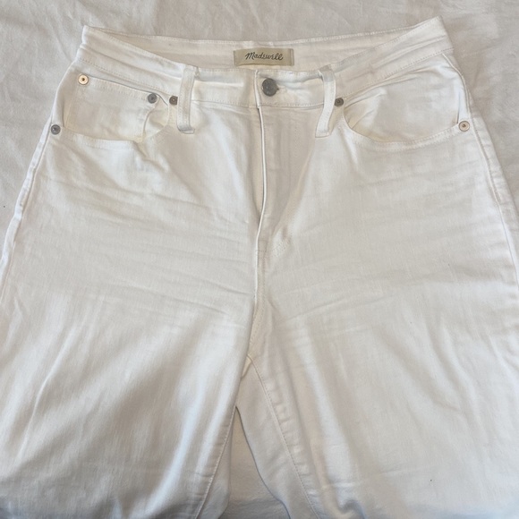 The High-Rise Slim Boyjean in Tile White - Picture 5 of 9